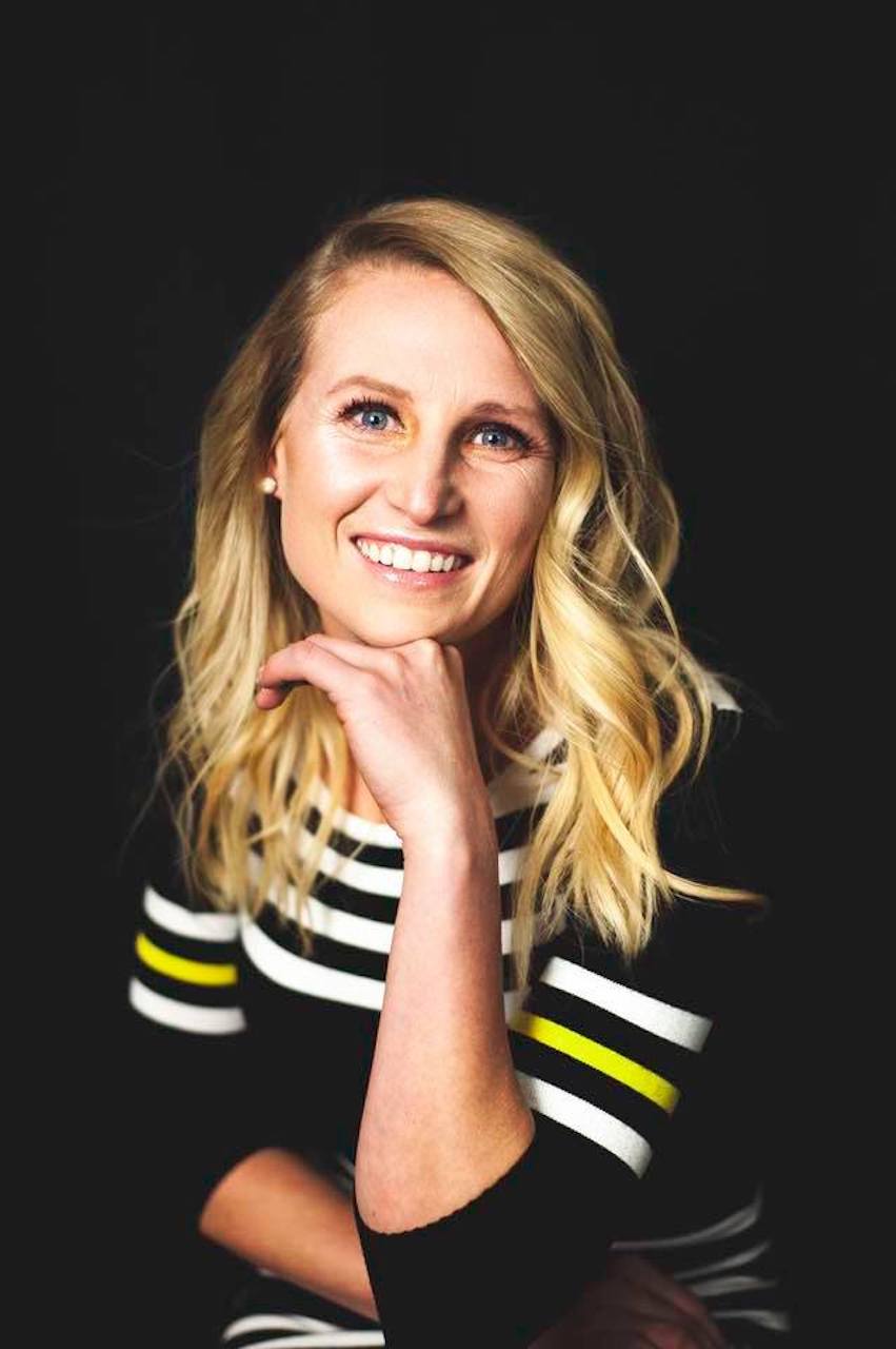 Lindsey, founder and therapist at Innerbloom, smiling